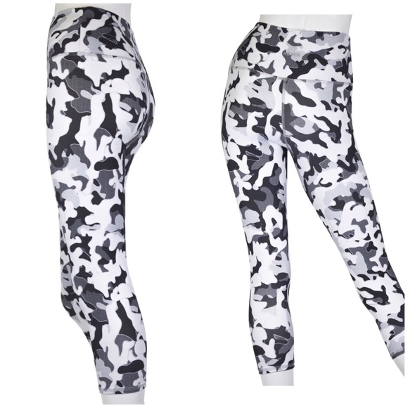 NWT EVCR B/W Camo Print 22" Crop Leggings Black Gray XSmall - Picture 1 of 8